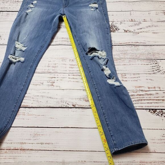 True Religion -  Distressed Jegging - Size Large ~ Posh Host Pick! ~ - Picture 5 of 9